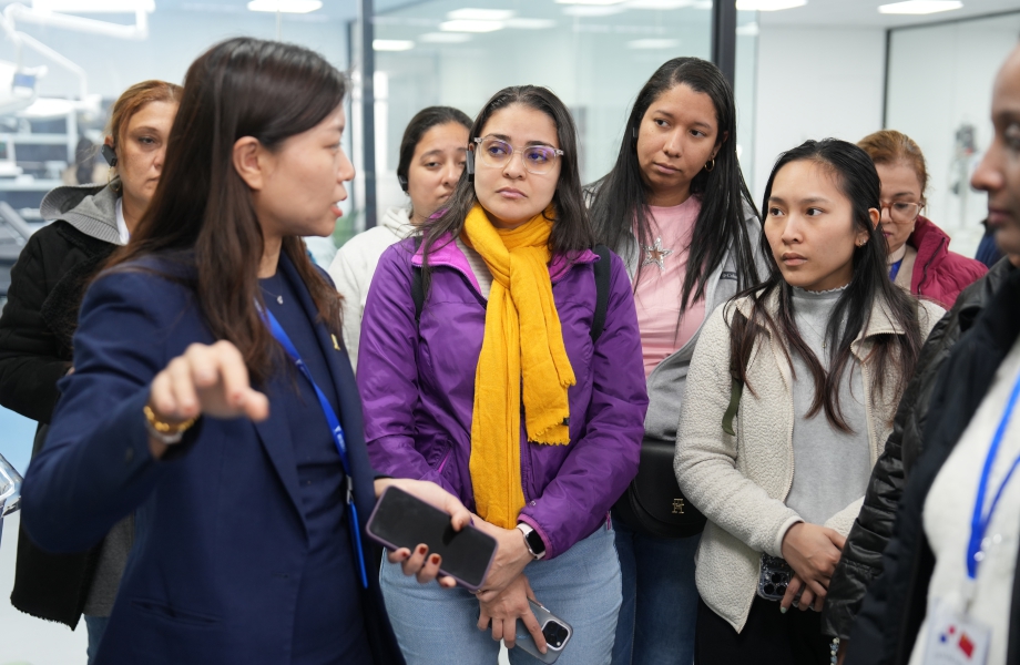 戴維醫(yī)療_湖南省兒童醫(yī)院國(guó)際交流中心專(zhuān)家團(tuán)蒞臨戴維醫(yī)療，共商合作新機(jī)遇！